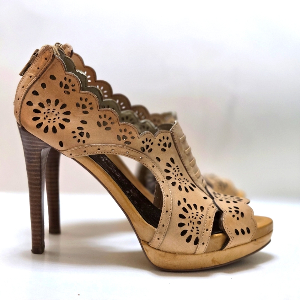 Carlos womens heel Shoes size 8.5M